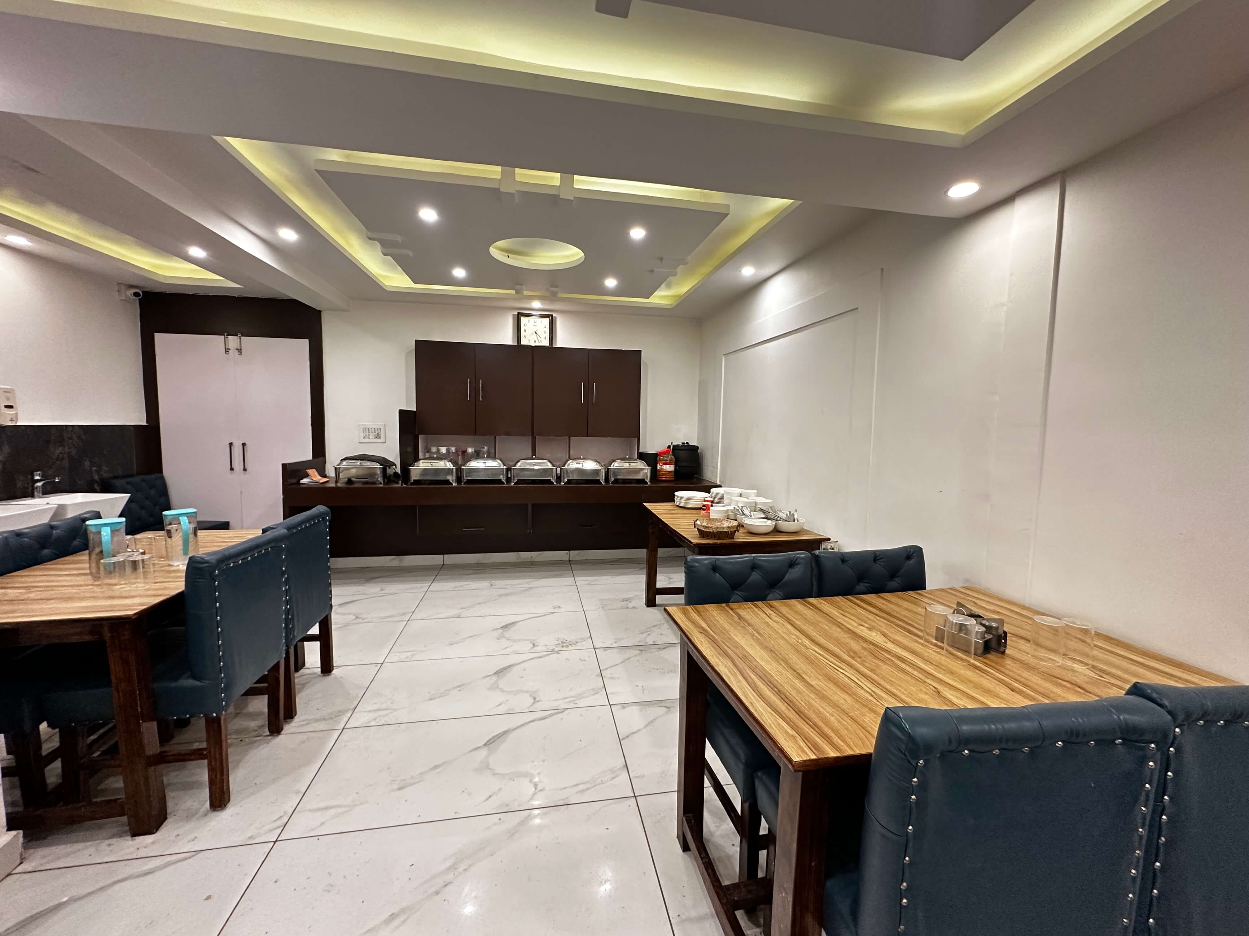 Modern Dining Ambiance